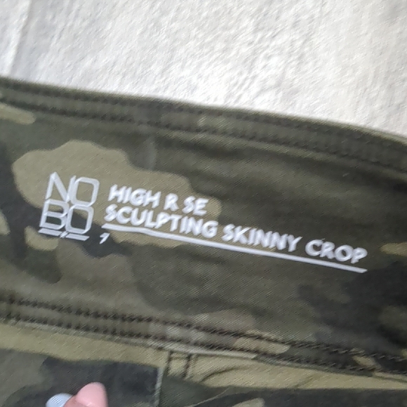 No Boundaries Women's Green Camo Ankle Jeans - Picture 2 of 6